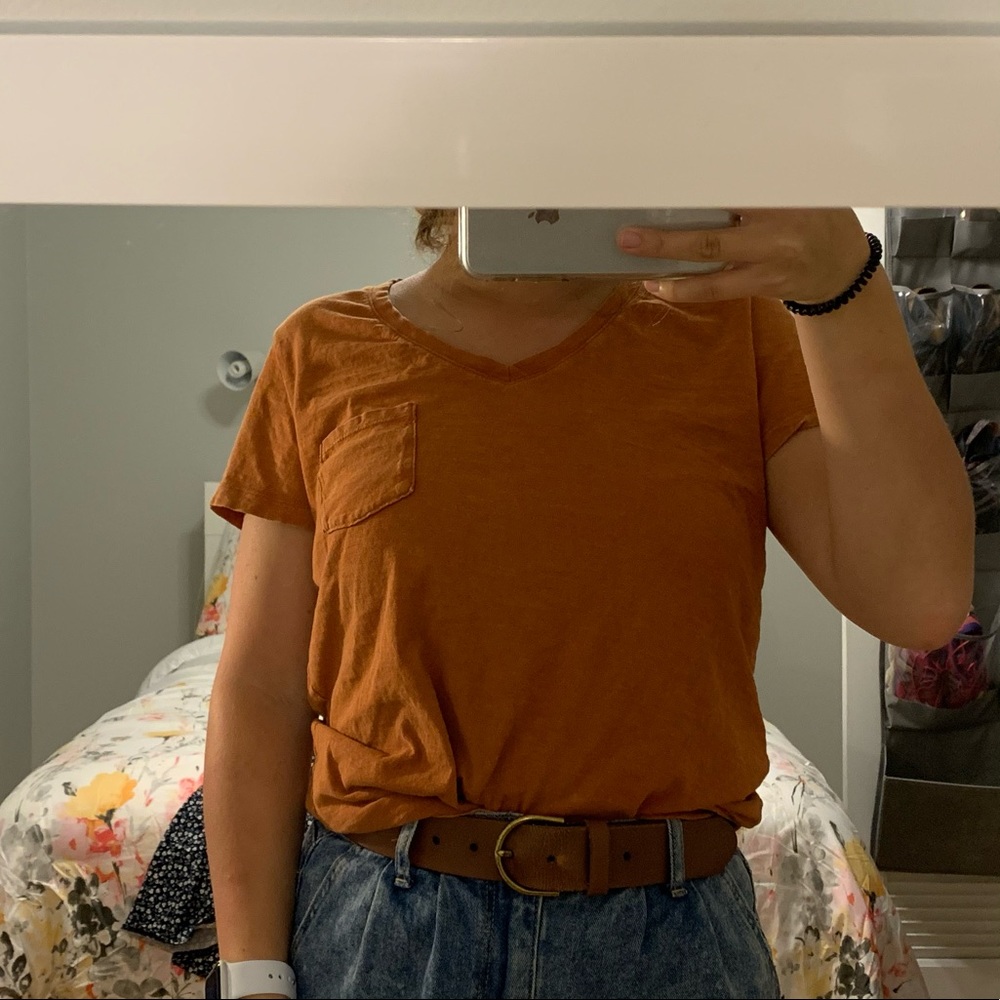 Burnt orange v-neck t-shirt